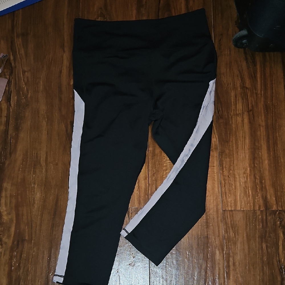 Zyia Light N Tight Athletic Leggings
